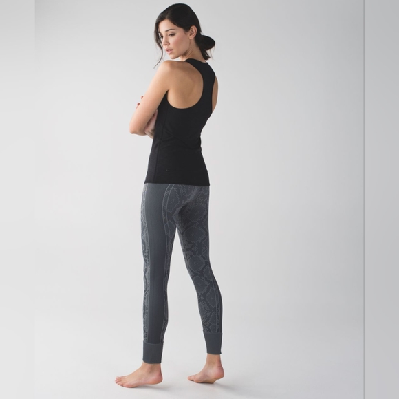 Lululemon Ebb to Street legging in Dark Graphite - Picture 2 of 6
